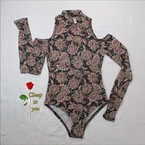 XHILARATION XS OFF SHOULDER LONG SLEEVE BODYSUIT